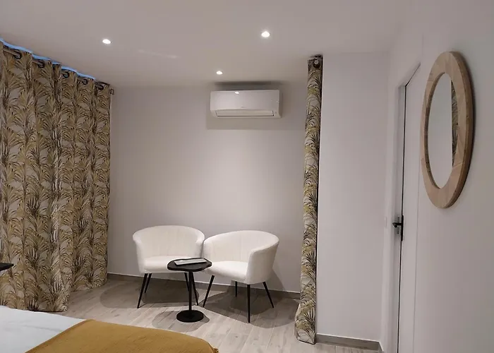 לינה וארוחת בוקר Casa Di Ramatta - Chez L'apicultrice סוטה