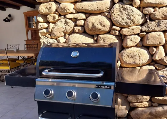 לינה וארוחת בוקר Casa Di Ramatta - Chez L'apicultrice סוטה